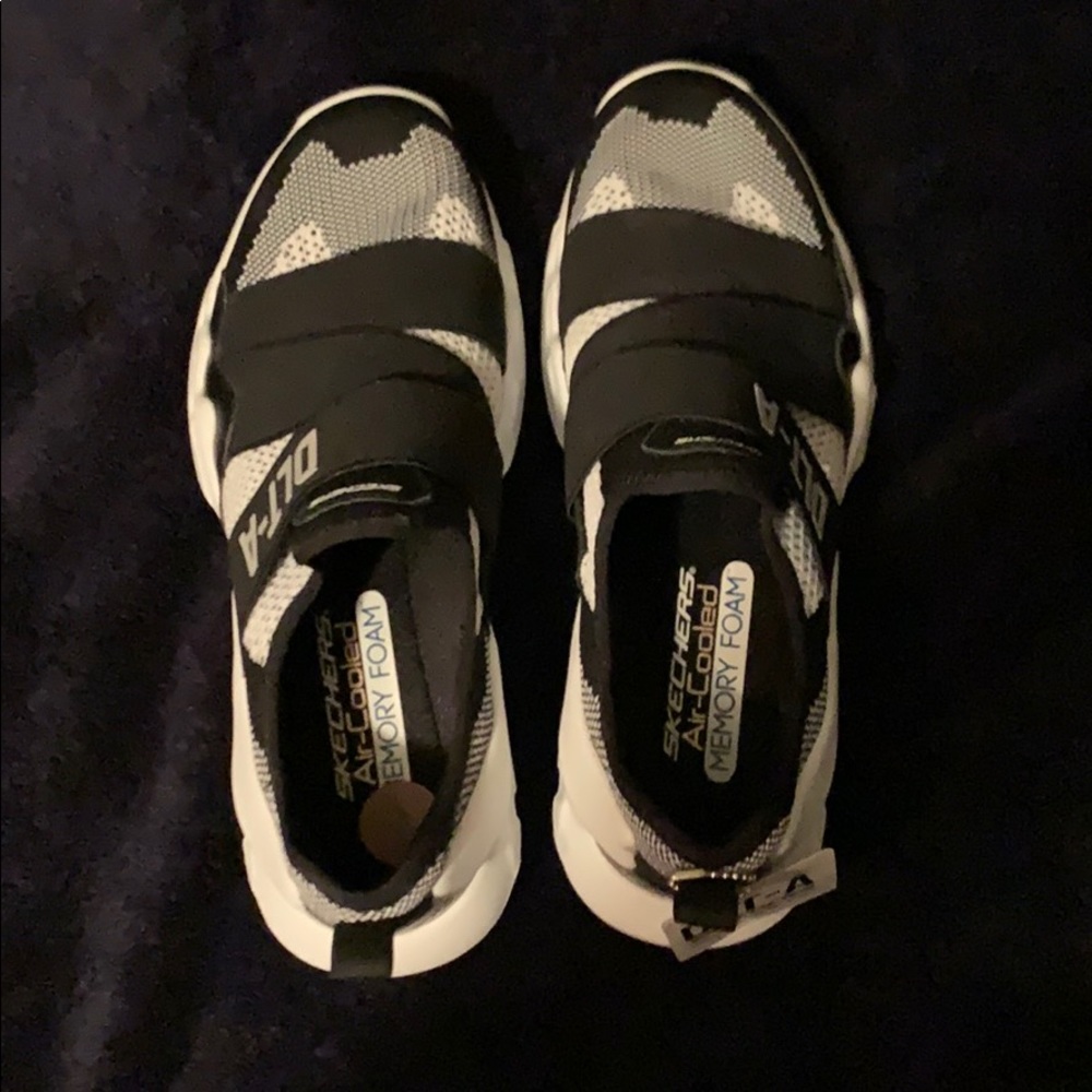 Skechers DLT-A with air-cooled memory foam